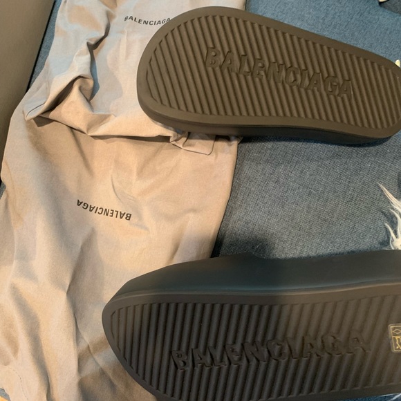 Authentic Balenciaga Chunky Slide Sandal - Picture 3 of 4